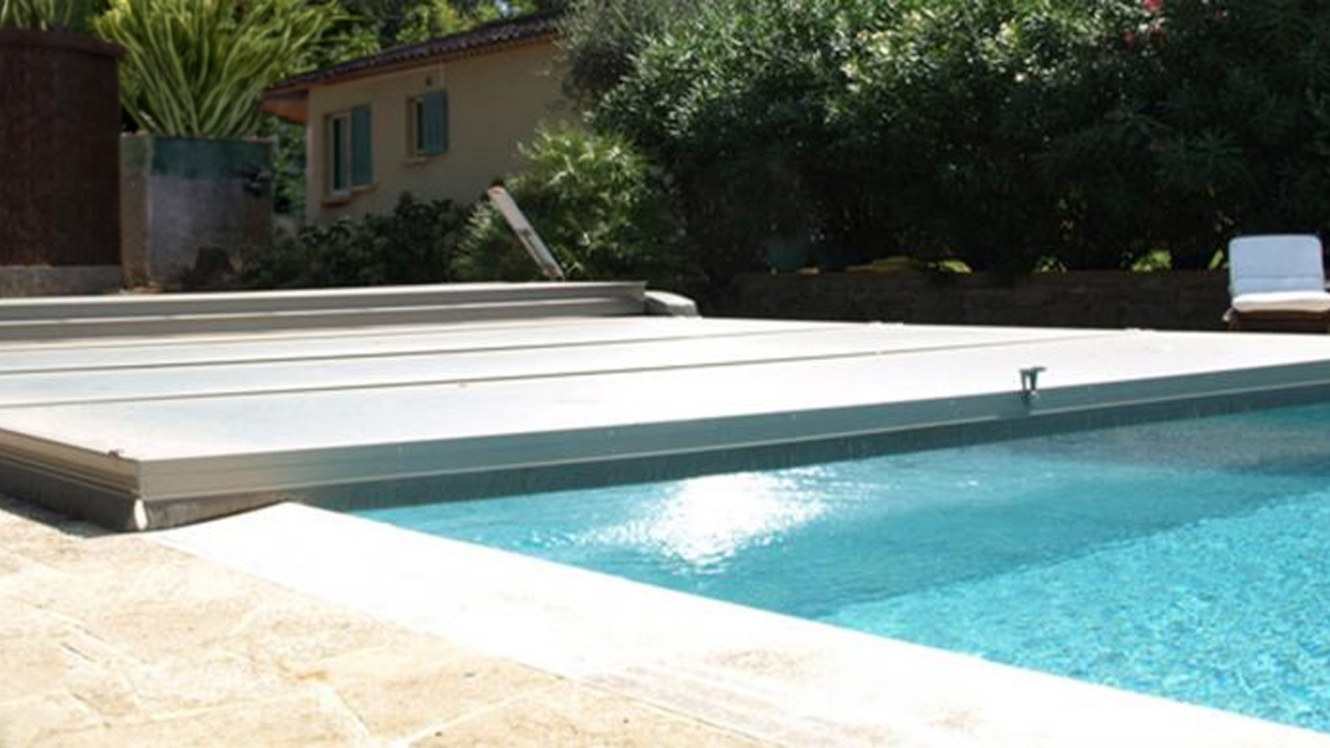 Integrated motor for Abrisud pool enclosures
